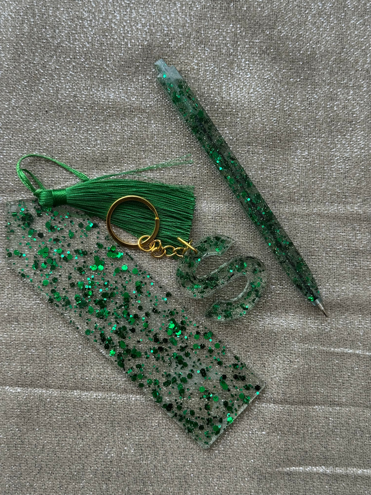 Resin stationary set